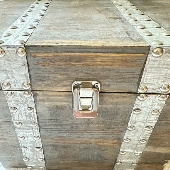 Faux Weathered Wood Storage Chest Trunk With Metal Studs And Buckle Closure - Picture 3 of 11